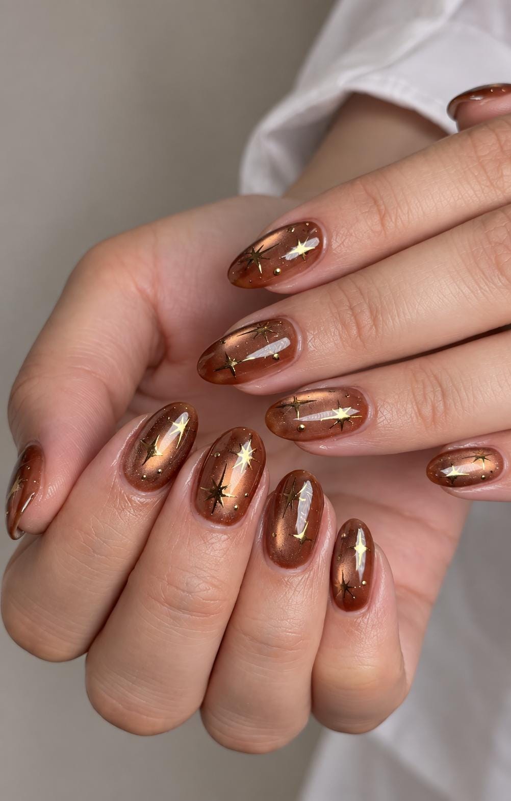 Amber Brown Cat Eye Press-On Nails with Gold Starburst Accents