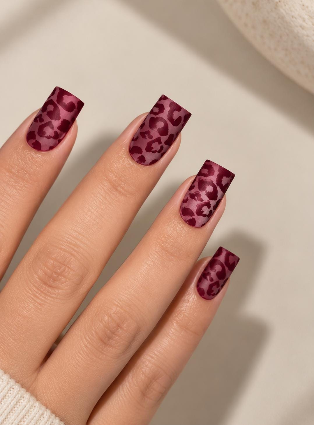 Burgundy Cat-Eye Leopard Print Nail Set