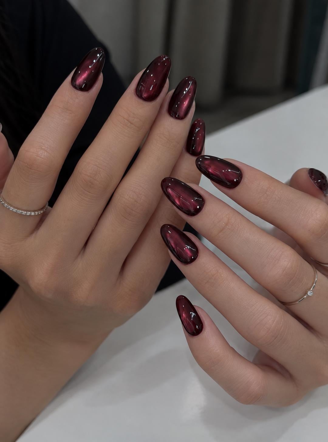 Burgundy Cat Eye Nail Set