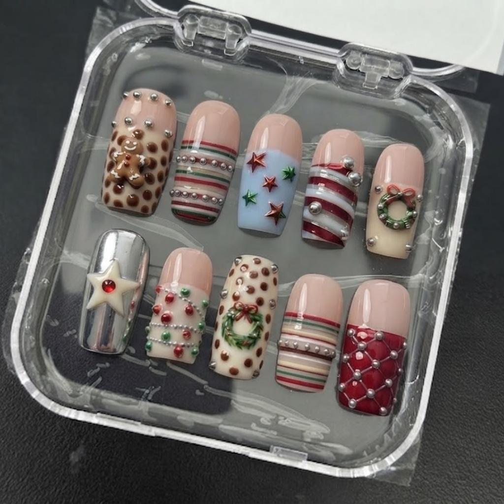 Christmas Plaid Press-On Nail Set With Gingerbread, Wreaths, and Silver Stars