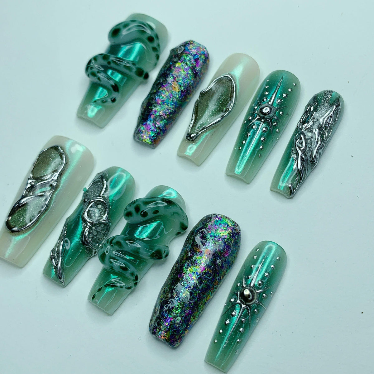 Emerald Green Cat Eye Alien Press-On Nail Set with Holographic Glitter and 3D Details