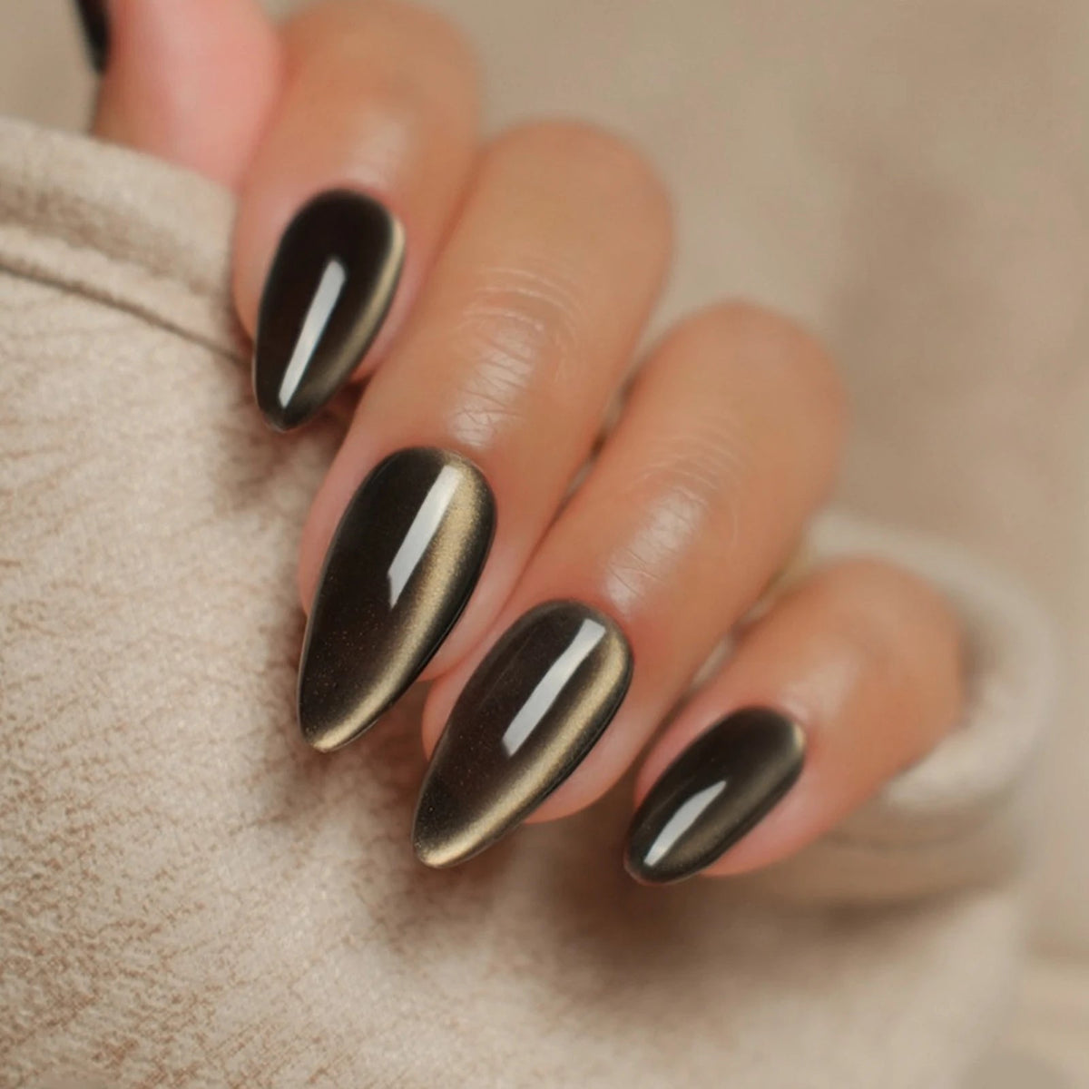 Fall Black-Brown Cat Eye Press On Nails With Gold-Bronze Glow