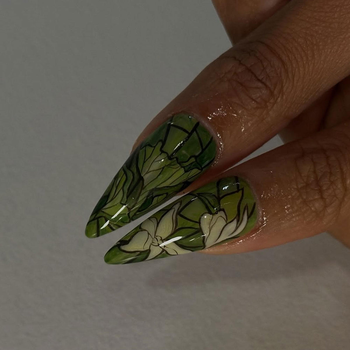 Green Stained Glass Botanical Nail Set with White Flowers