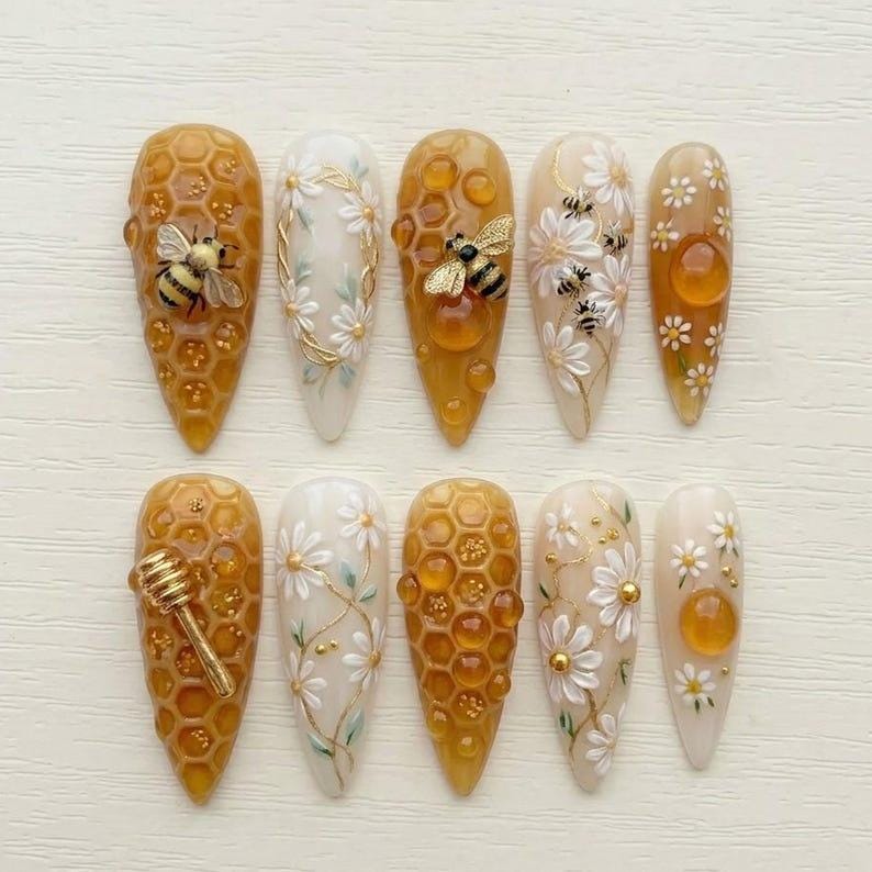 Honey Bee and Daisy Nail Set with 3D Honeycomb and Amber Details