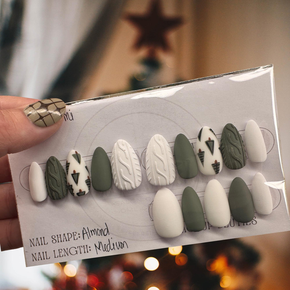 Matte White and Green Cable-Knit Christmas Tree Nail Set