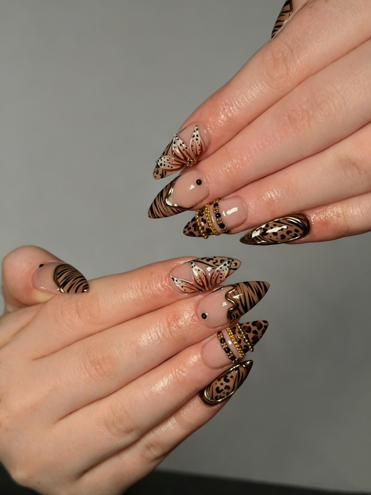 Nude Tiger and Leopard Print Nail Set with Gold Chain Details