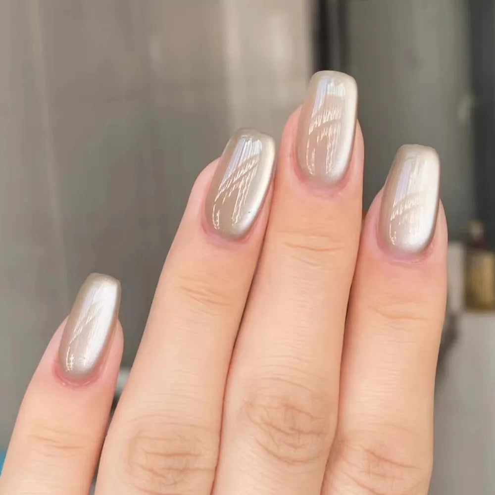 Pearly Silver-White Cat-Eye Press-On Nails