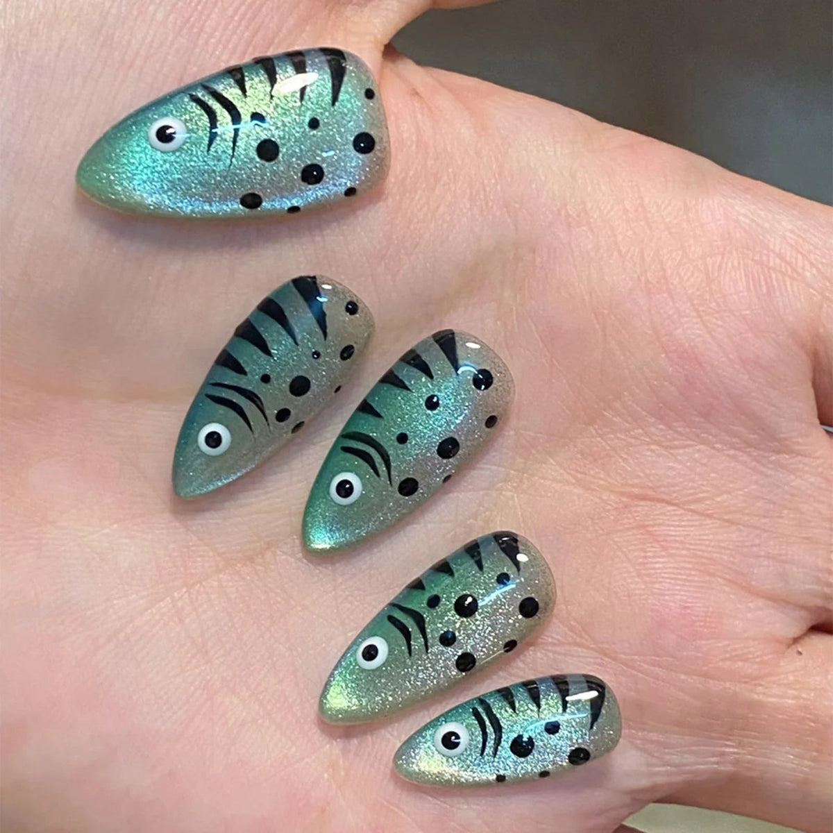 Teal Silver Cat-Eye Fish Press-On Nails