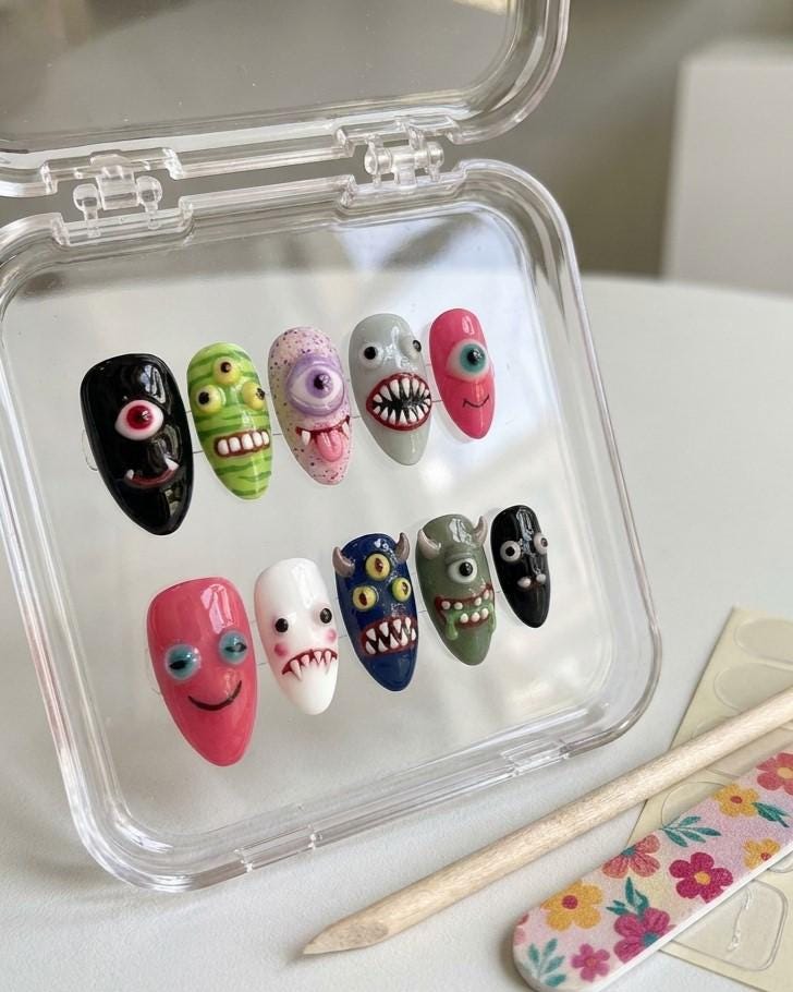 3D Creepy-Cute Halloween Monster Press On Nails With Eyeballs and Sharp Teeth