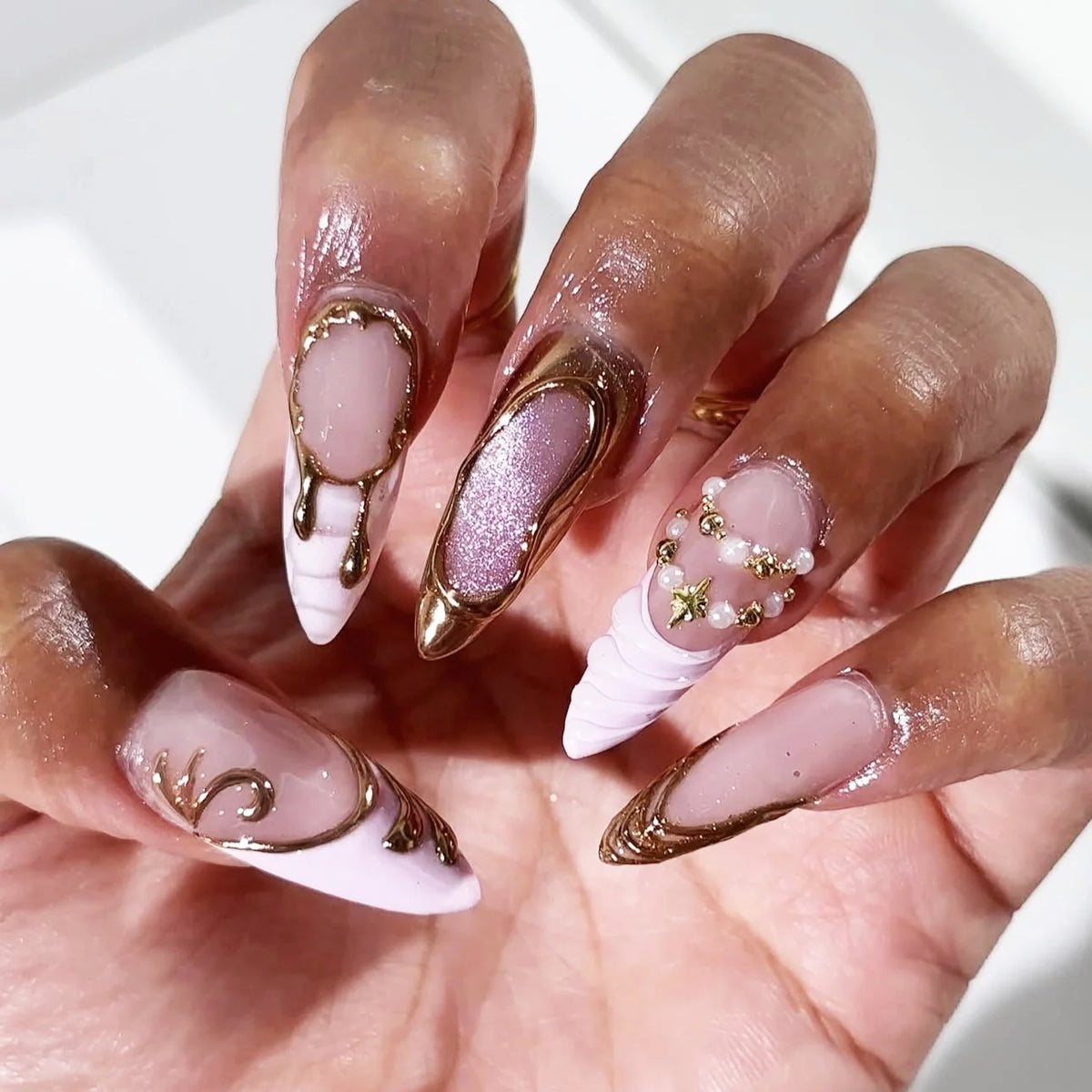 3D fake nails for women girls Gradient pink red almond nail tips golden gilding frame flowers pearls bowknot press on false nail