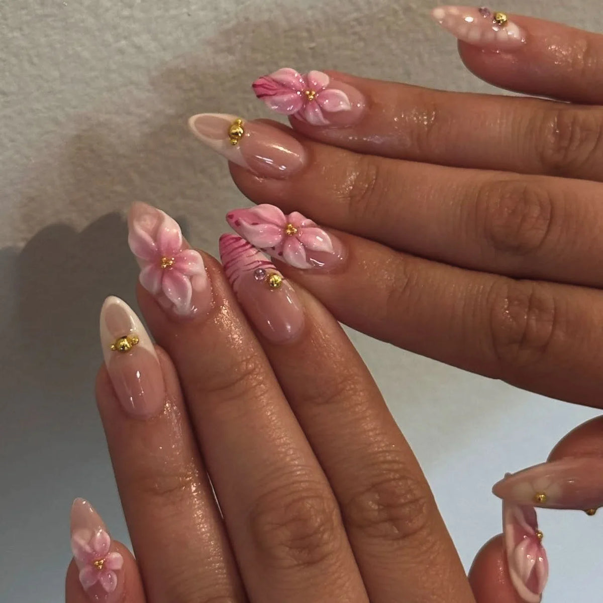 3D Fake Nails Gradient Pink Purple Green Blue Orange Embossed Flowers Fruit Metallic Rhinestones Medium Tips Press On False Nail