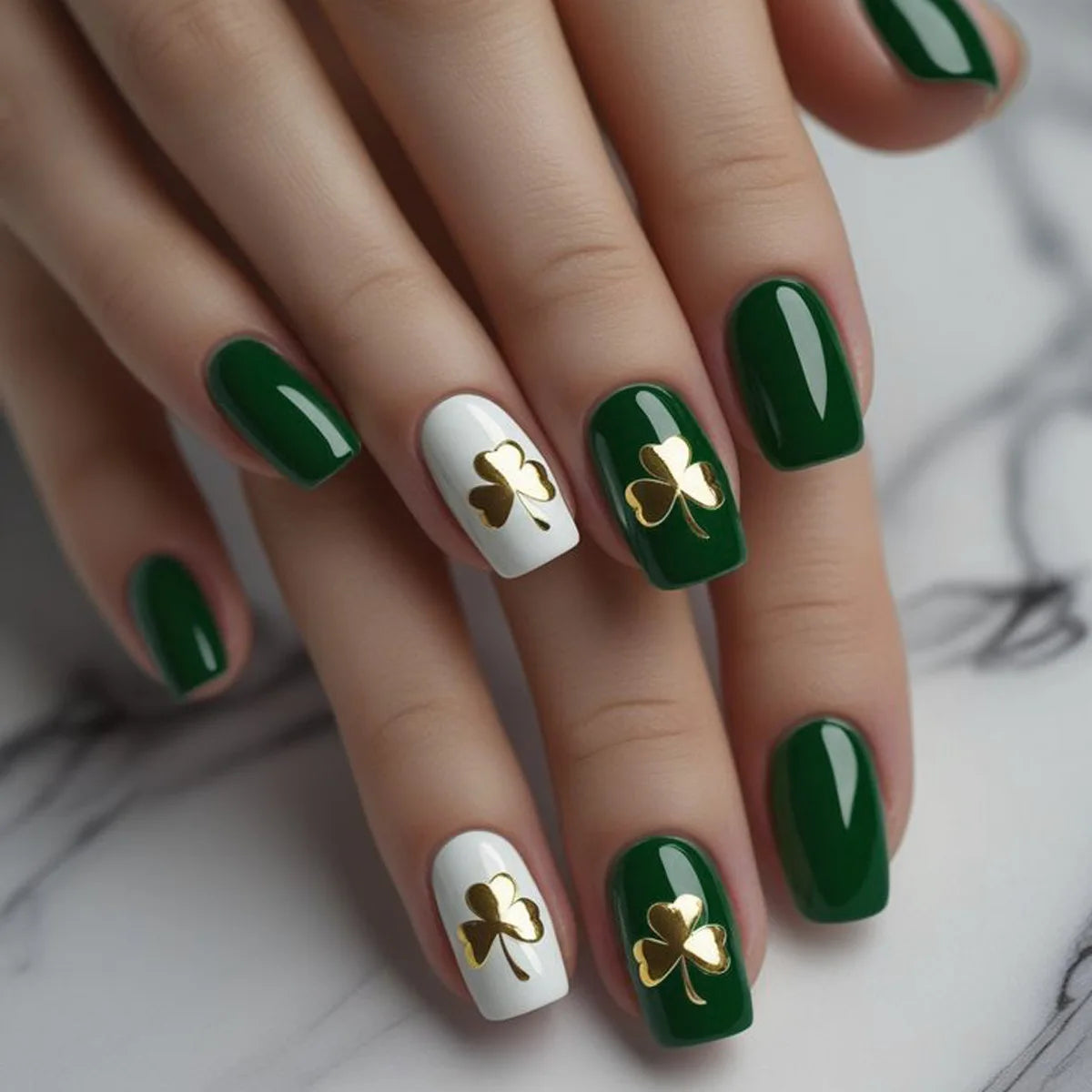 Short fake nails for women dark green white colors with golden golden Four-leaf clover square shape full cover press on nail art