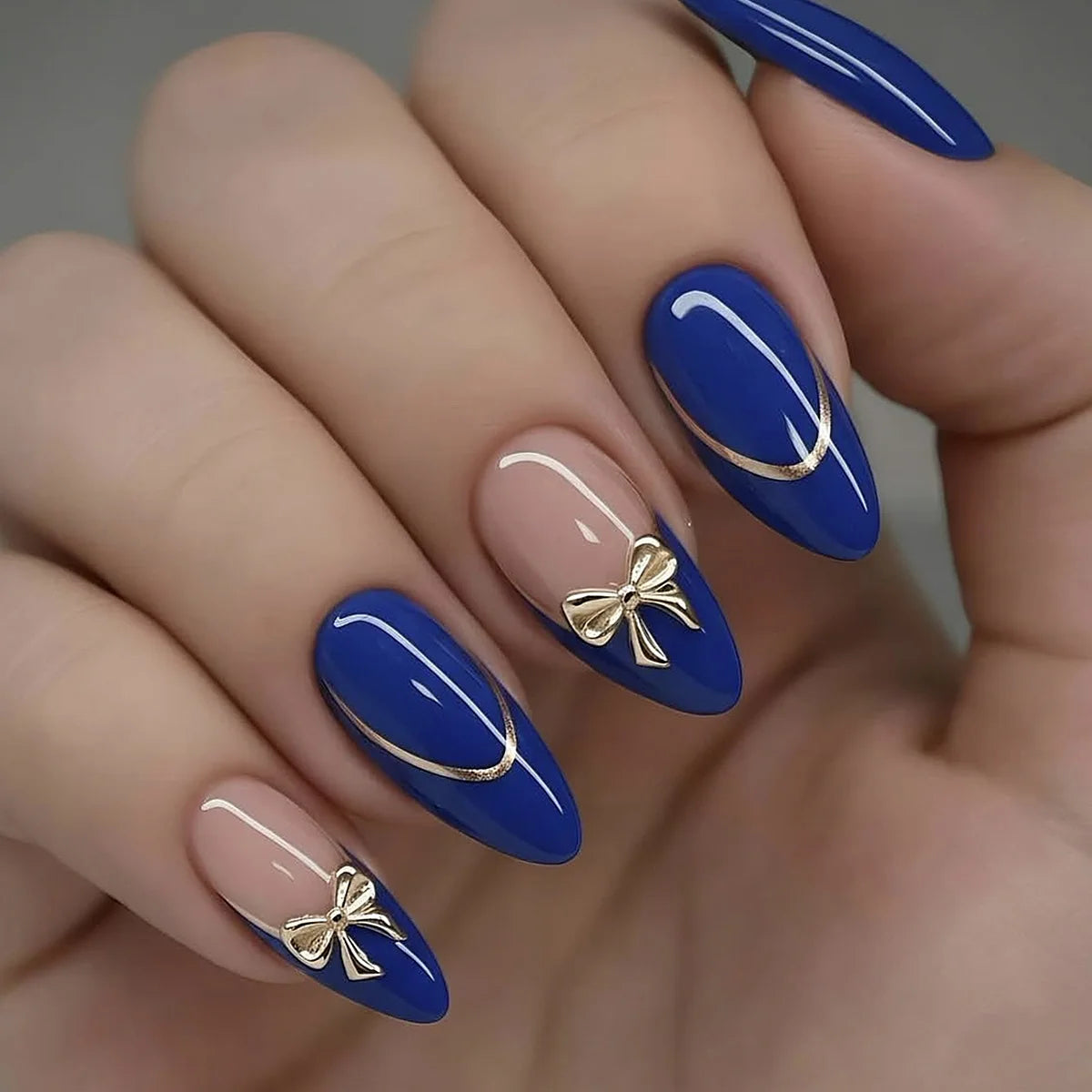 Medium fake nails for women gilrs Nude blue colors with golden strips bow design french style almond nail tips press on nails