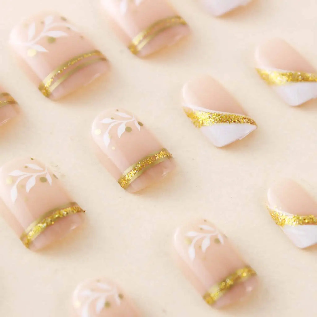 Short Square Fake Nails Golden White Flowers with Strips Frame for Spring Summer French Style Full Cover Press On Acrylic Nail