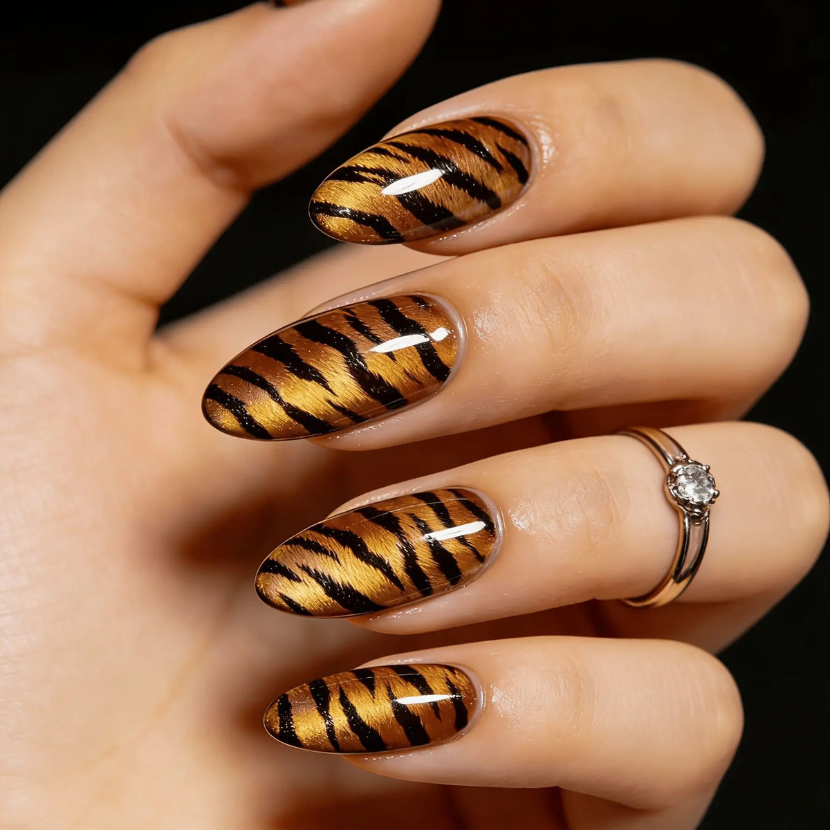 Medium fake nails for women Yellow black tiger strips printing glossy almond nail tips full cover press on false nail art set