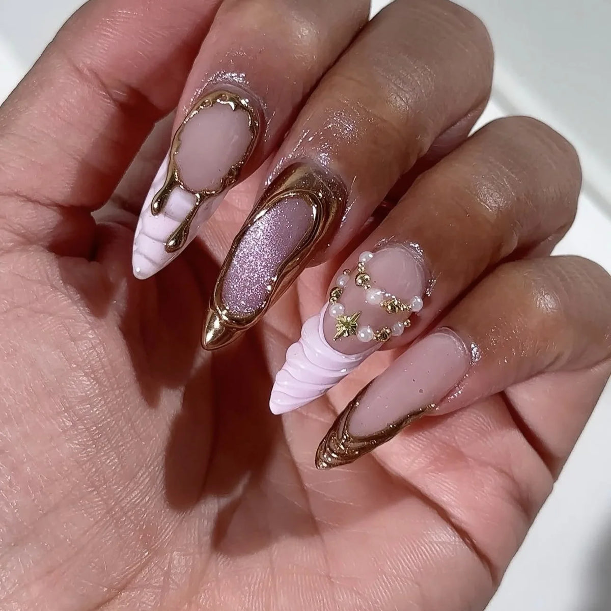 3D fake nails for women girls Gradient pink red almond nail tips golden gilding frame flowers pearls bowknot press on false nail