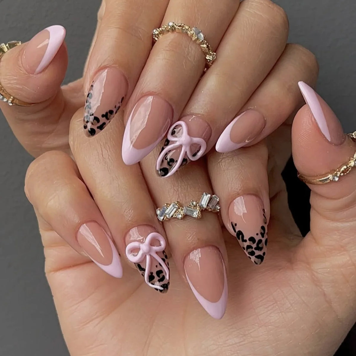 3D fake nails for women girls Gradient pink red almond nail tips golden gilding frame flowers pearls bowknot press on false nail