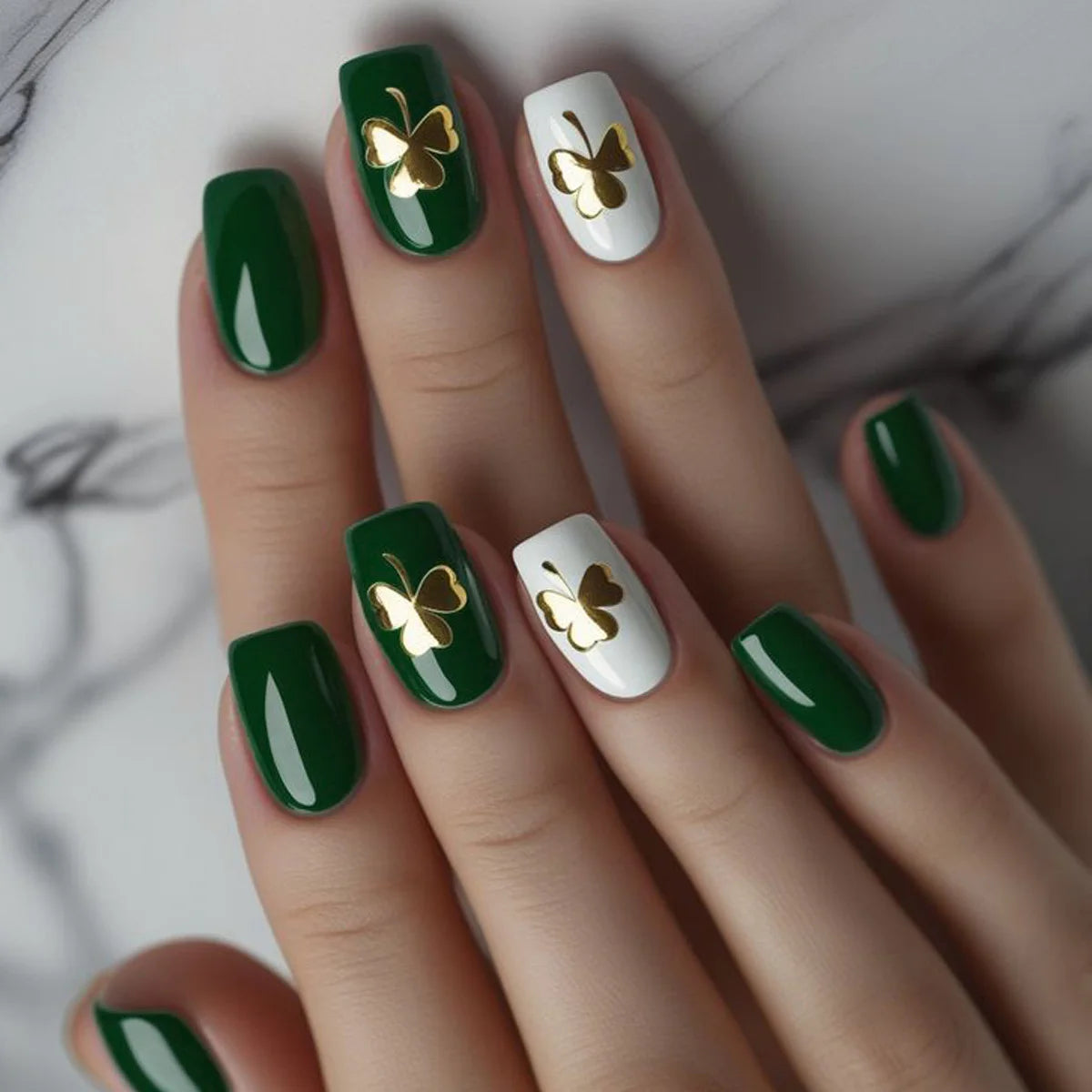 Short fake nails for women dark green white colors with golden golden Four-leaf clover square shape full cover press on nail art