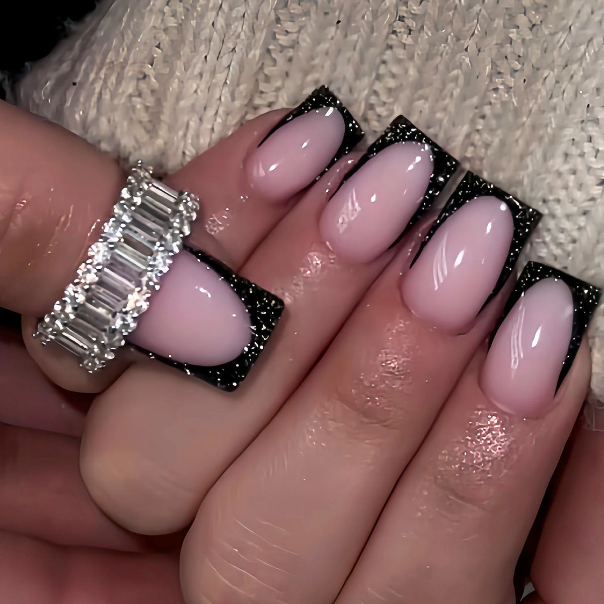 Fashion Minimalist French Fake Nails Medium Square Wearable Tips in Red Black Pink Silver with Sparkle Glitter Press On Nails