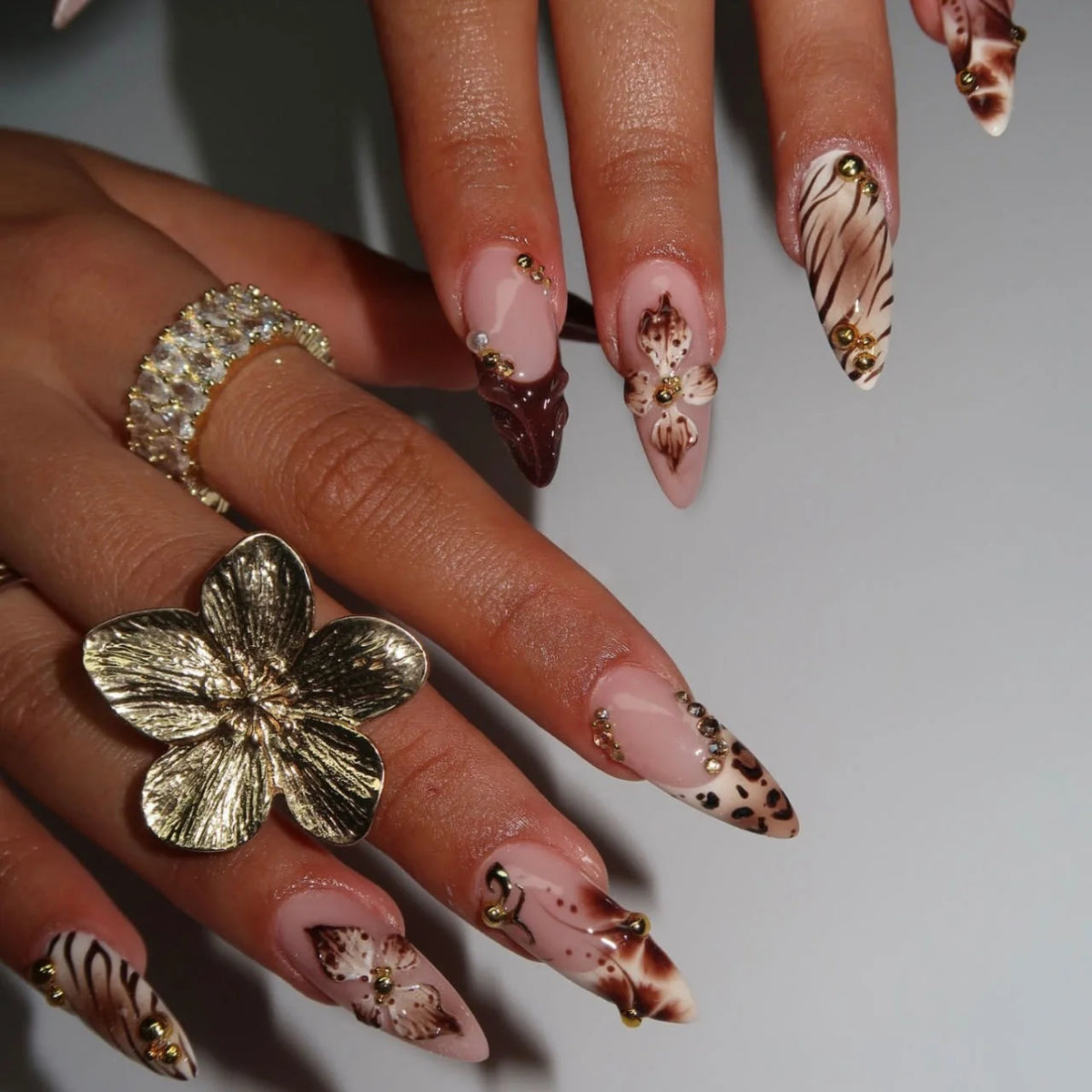 Medium fake nails for women Gradient nude brown blue flowers or rhinestones fall winter almond tips press on false nail art set