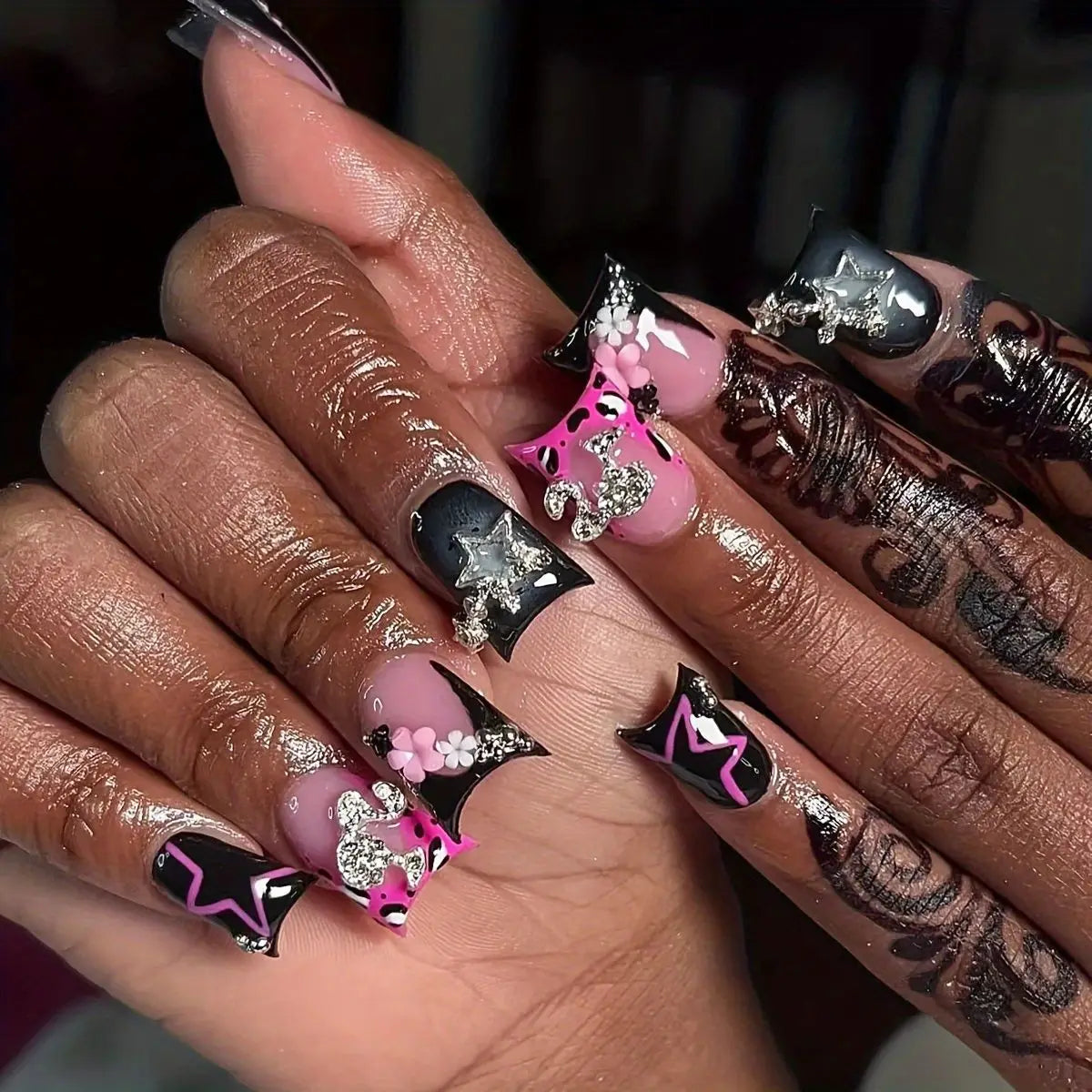 Black and Rose Pink Y2K Press On Nails with Flowers, Stars and Rhinestone Charms