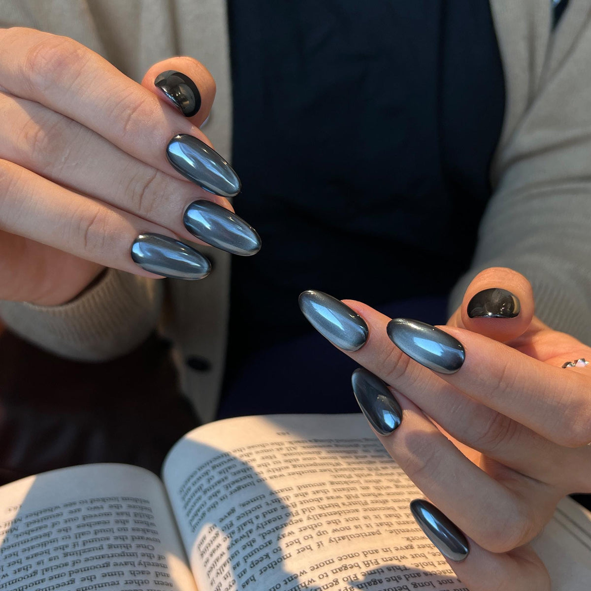Black and Silver Magnetic Cat-Eye Nail Set
