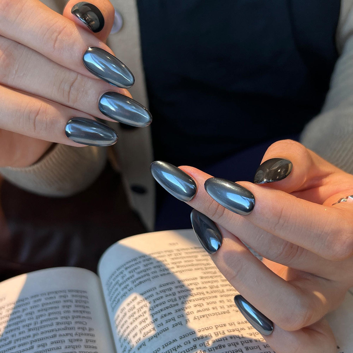 Black and Silver Magnetic Cat-Eye Nail Set