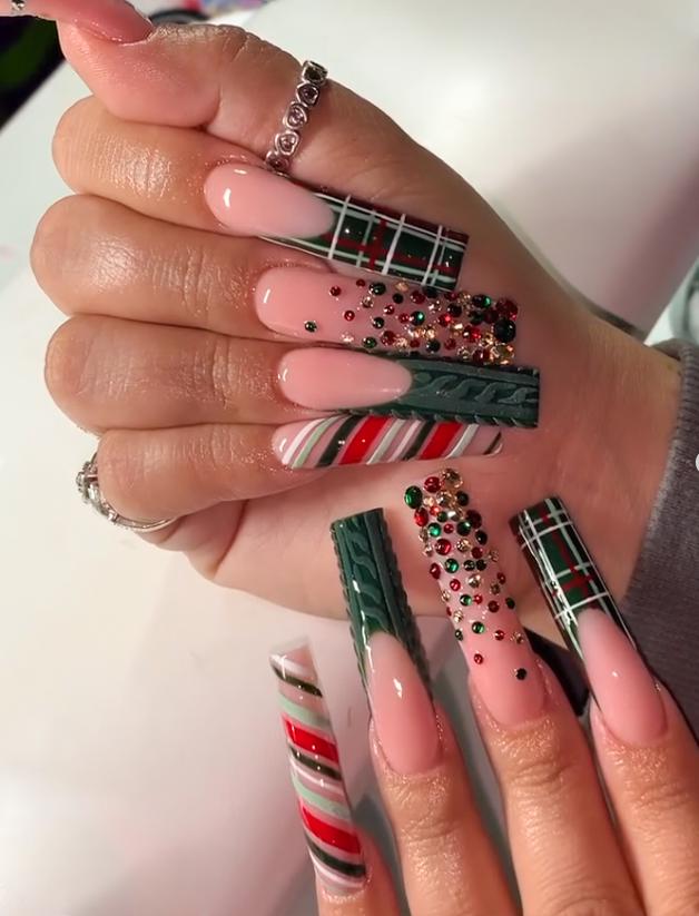 Christmas Plaid Press On Nails With 3D Cable-Knit Texture and Rhinestones