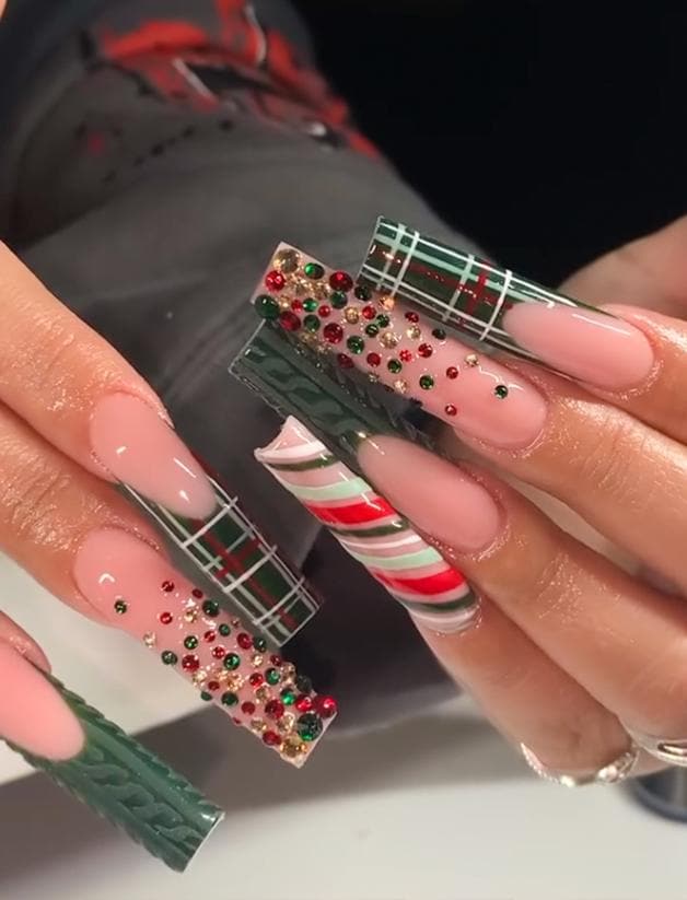 Christmas Plaid Press On Nails With 3D Cable-Knit Texture and Rhinestones