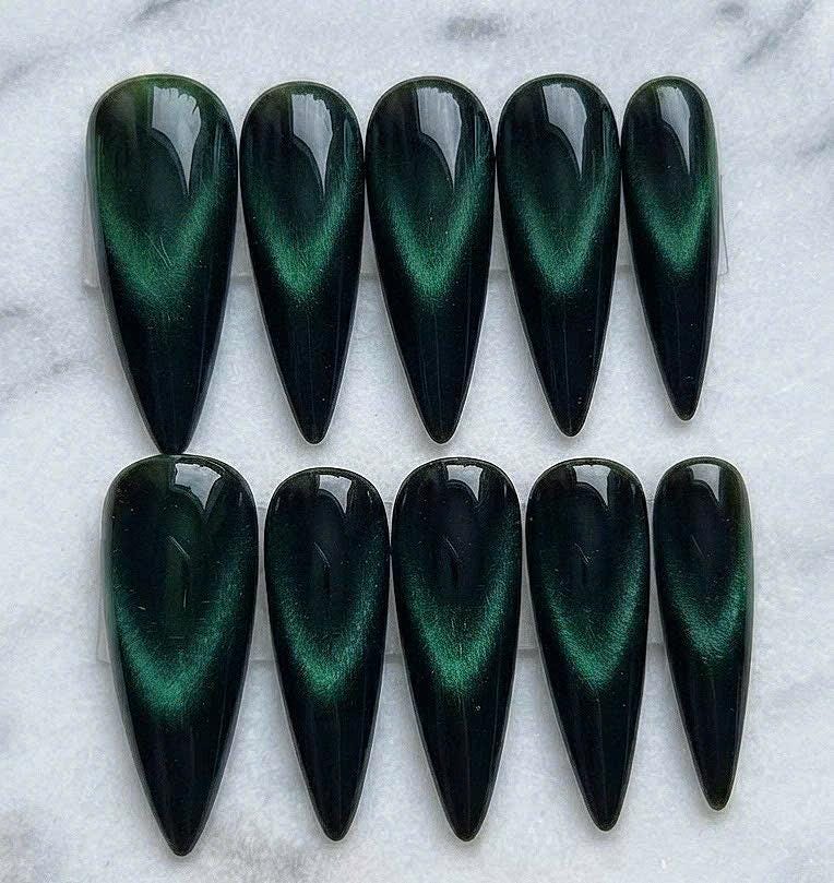 Deep Emerald Green Magnetic Cat Eye Press On Nails