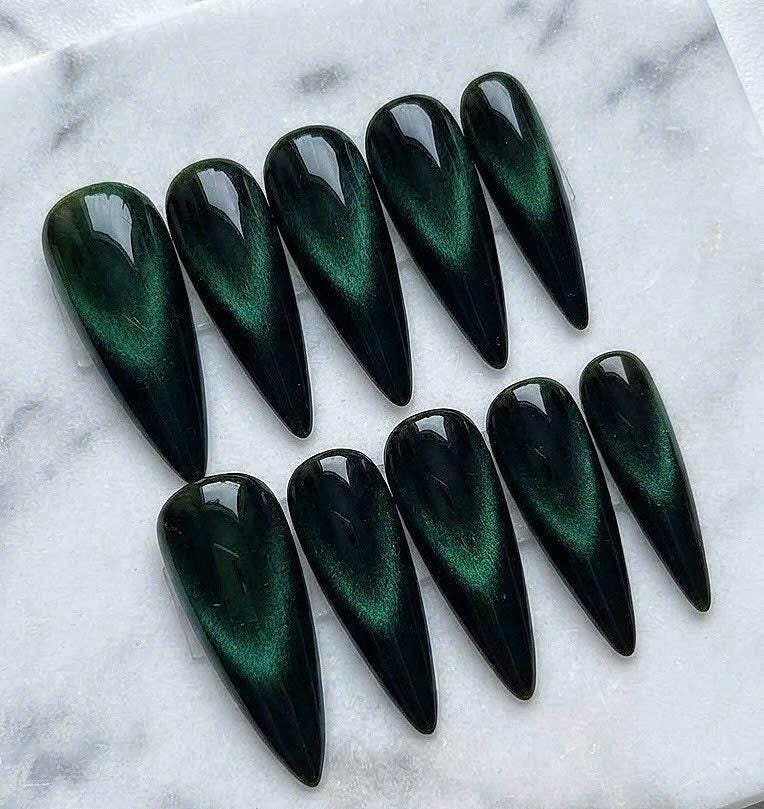 Deep Emerald Green Magnetic Cat Eye Press On Nails
