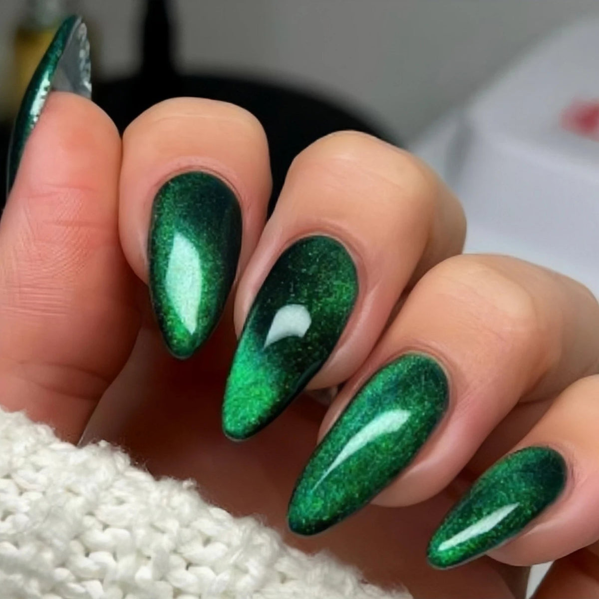 Emerald Green Cat Eye Press On Nails with Reflective Bands