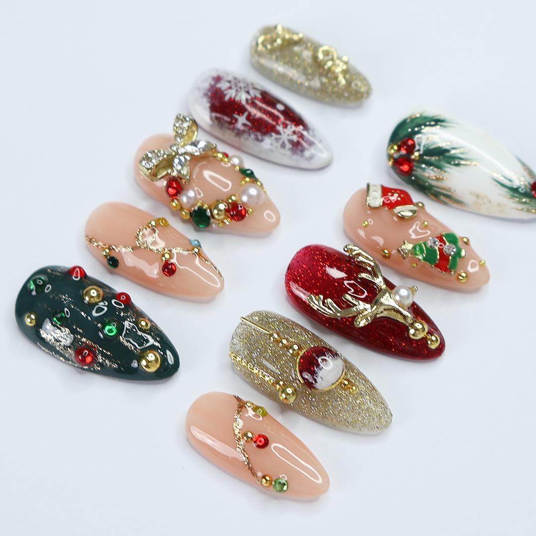 Festive Christmas Press-On Nails with Reindeer, Ornaments and Gold Glitter
