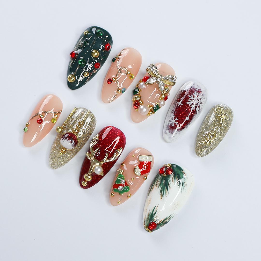 Festive Christmas Press-On Nails with Reindeer, Ornaments and Gold Glitter