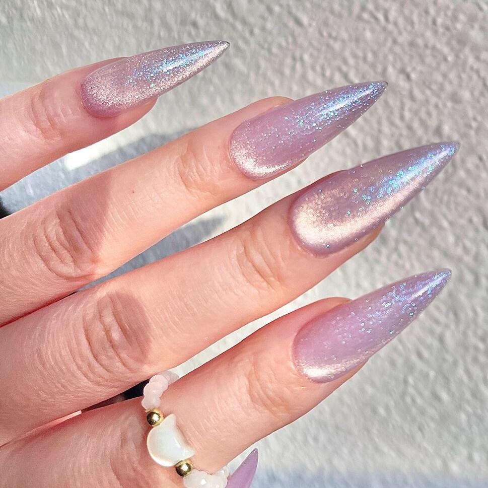 Lavender Pink Cat Eye Press-On Nails With Blue-Lilac Shimmer