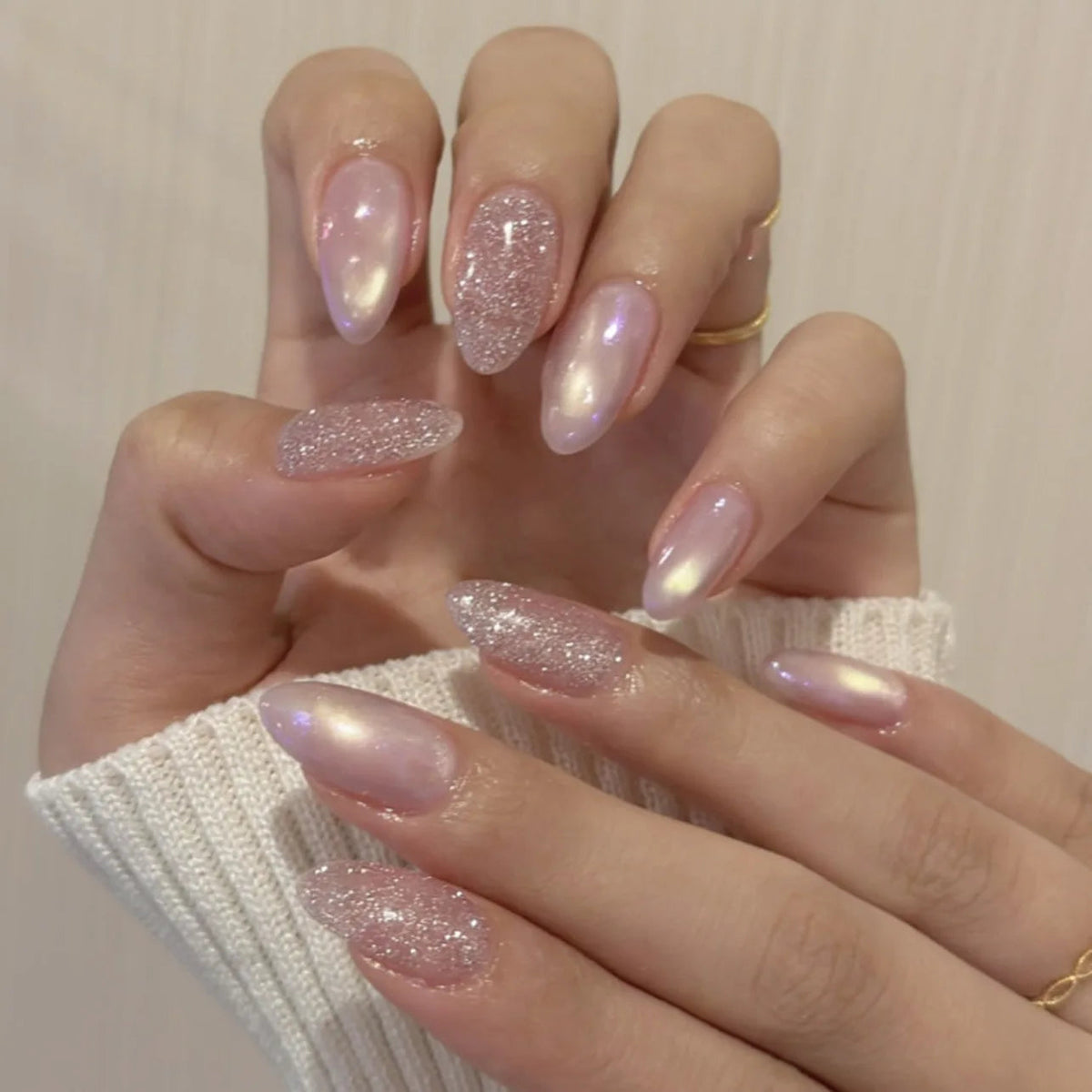 Pale Pink-Lilac Iridescent Cat Eye and Champagne Glitter Nail Set