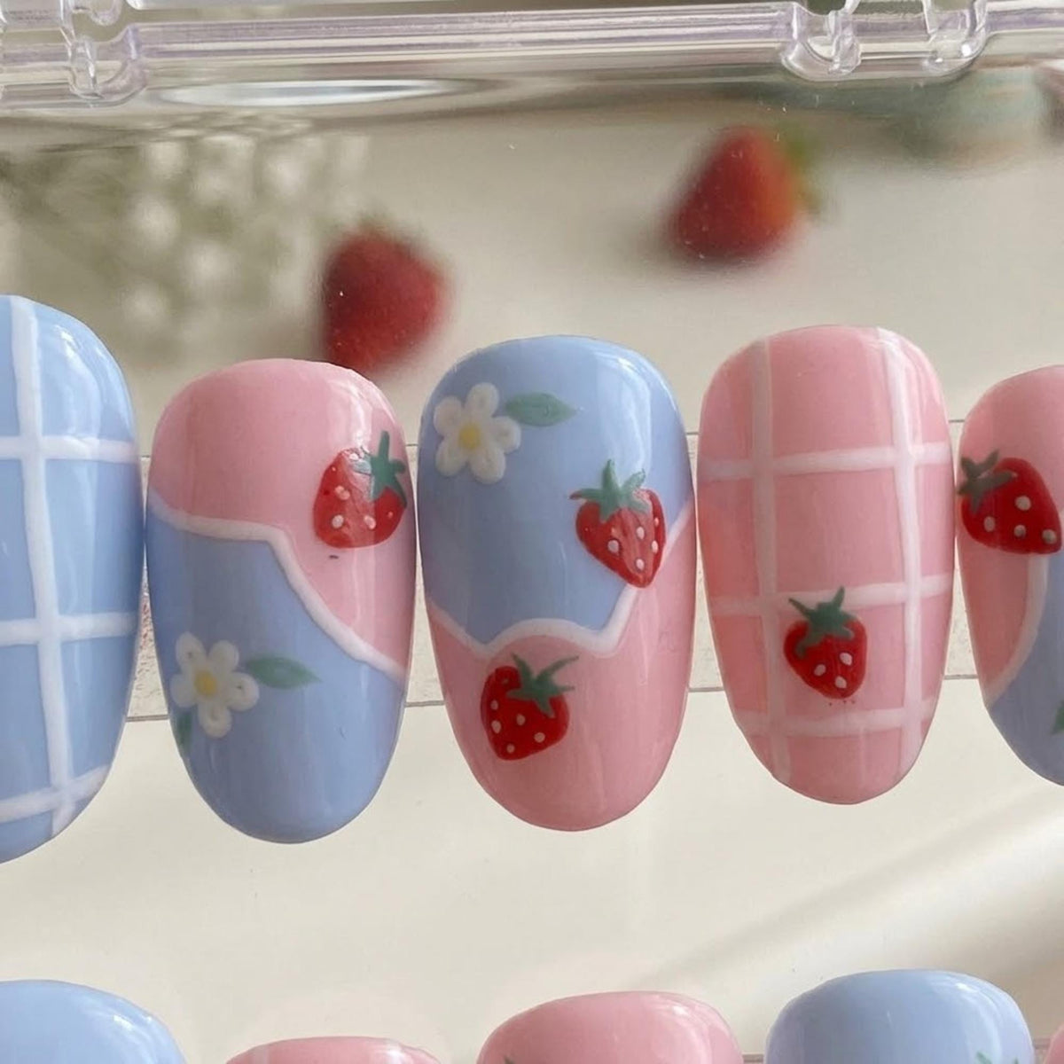 Pastel Strawberry and Daisy Grid Nail Set