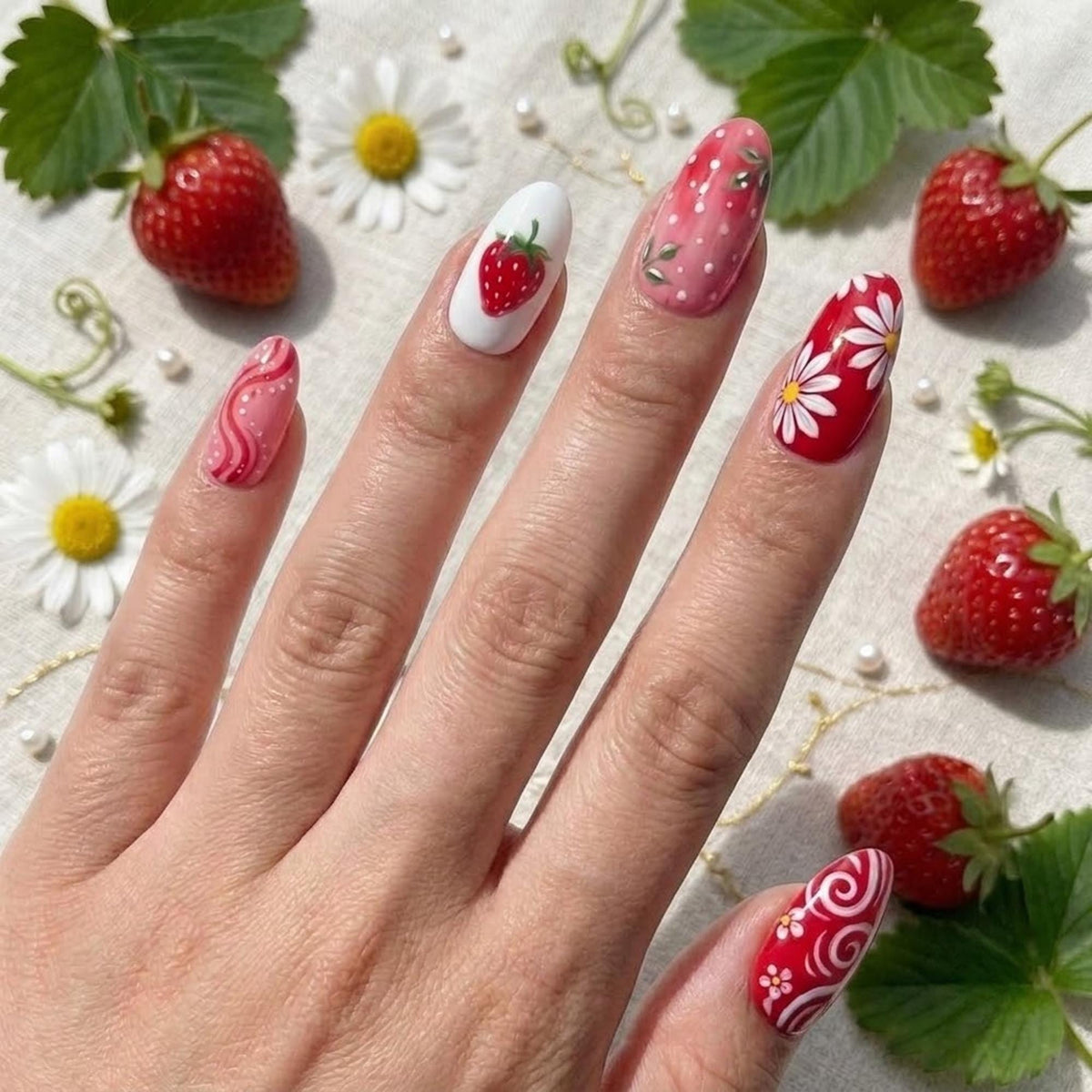 Strawberry and Daisy Cottage Garden Nail Set